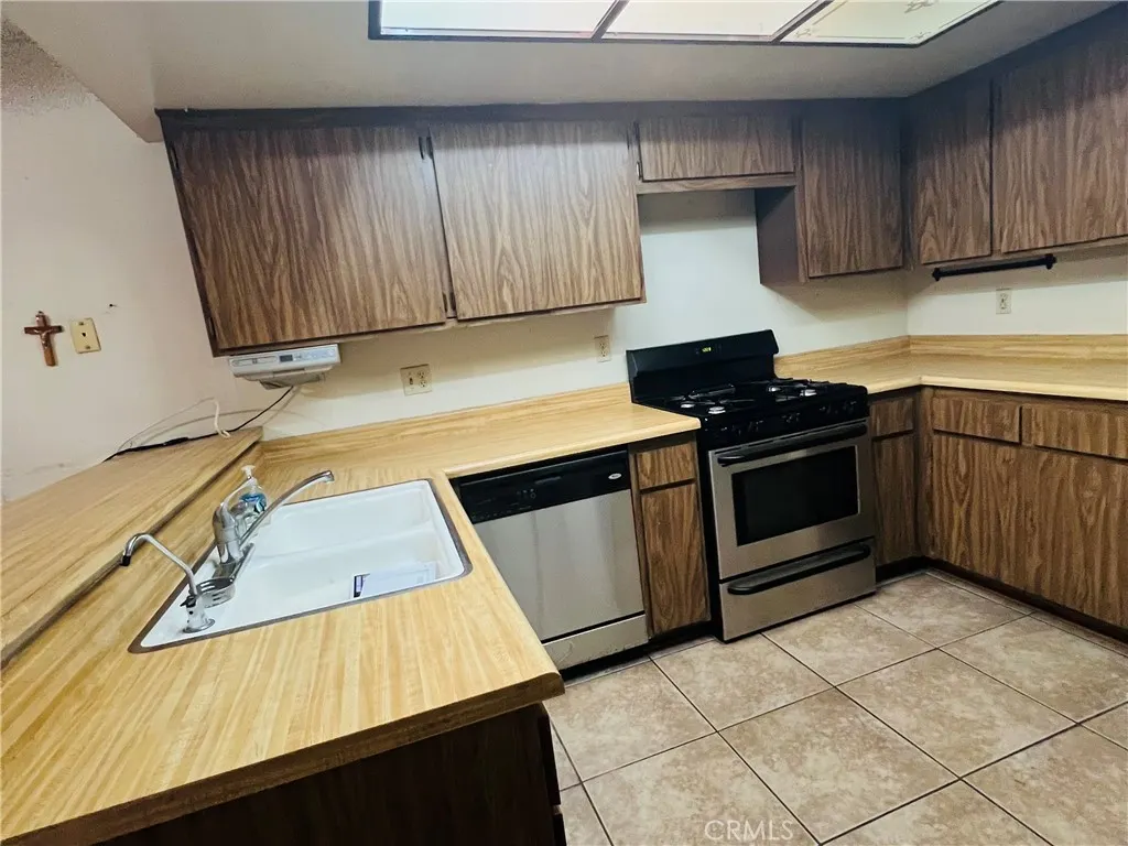 13500 Ramona Pkwy