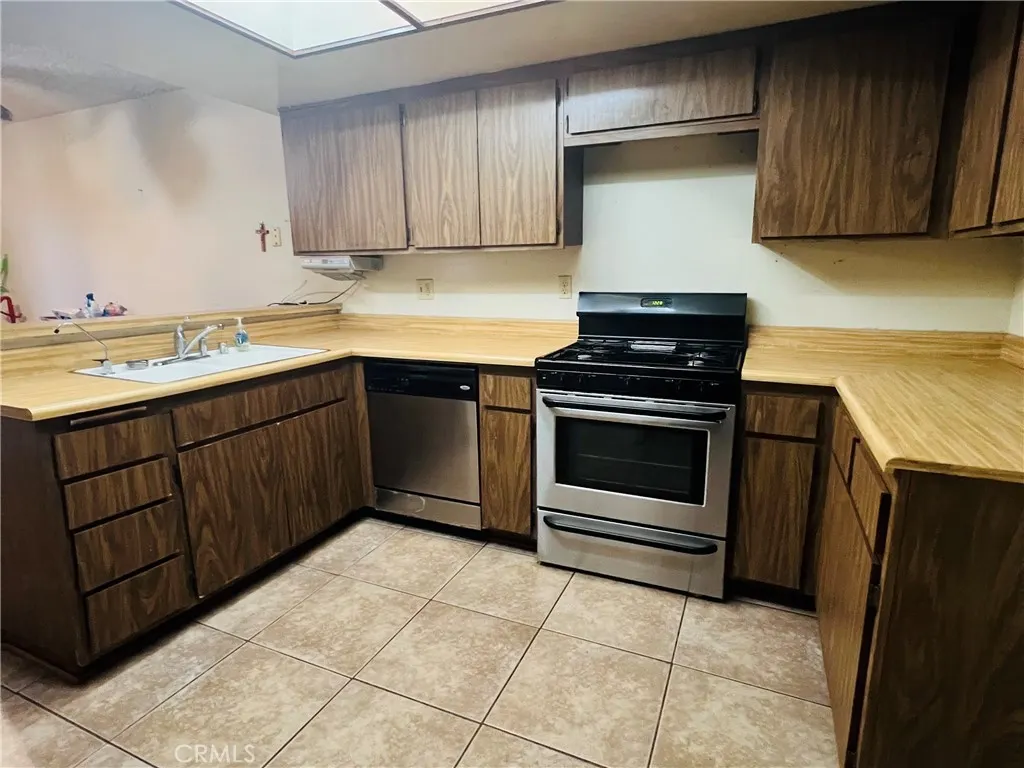 13500 Ramona Pkwy