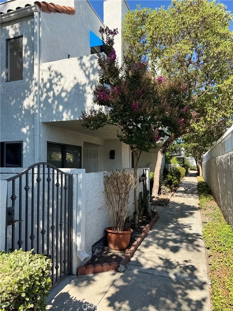 102 Park Shadow Court