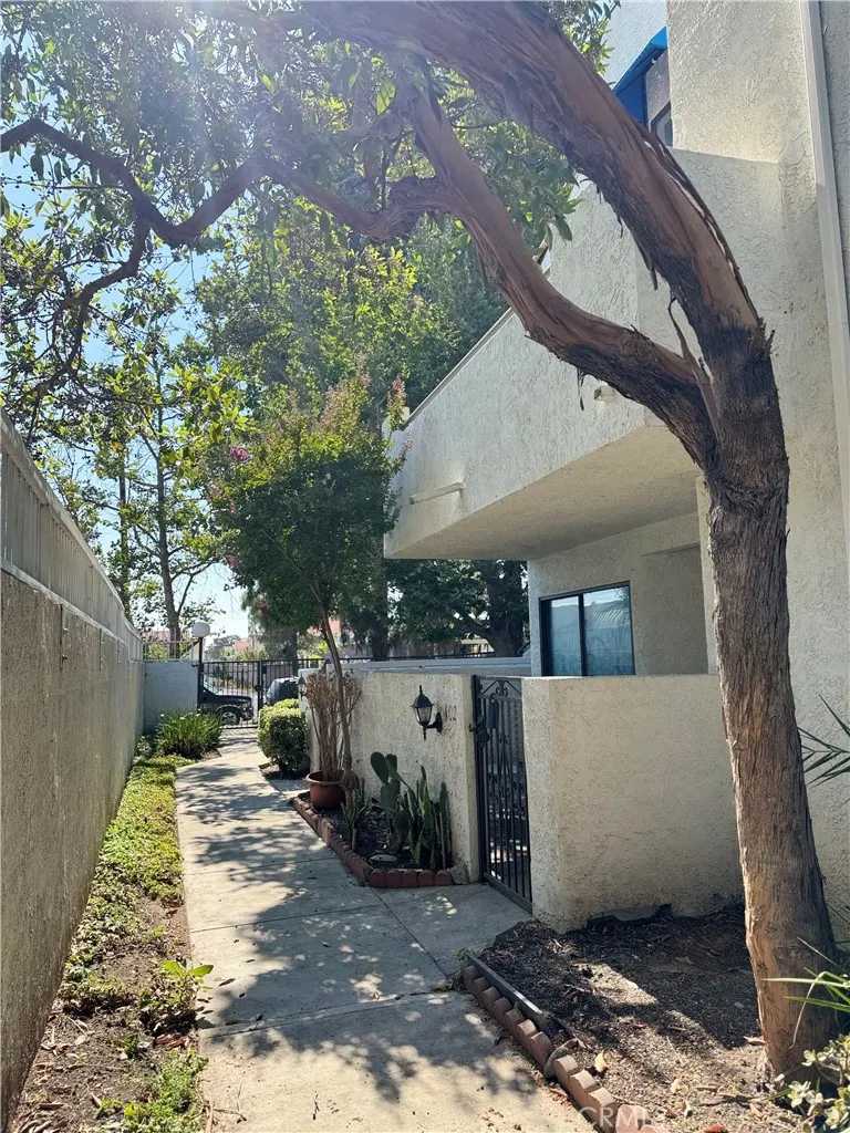 102 Park Shadow Court