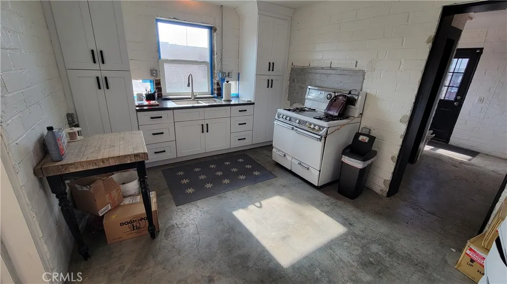 1580 W 2nd Street