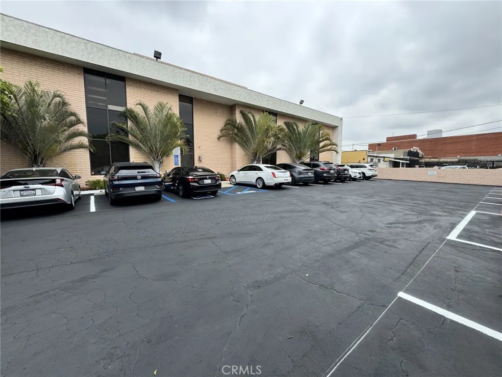 100 S Citrus Avenue