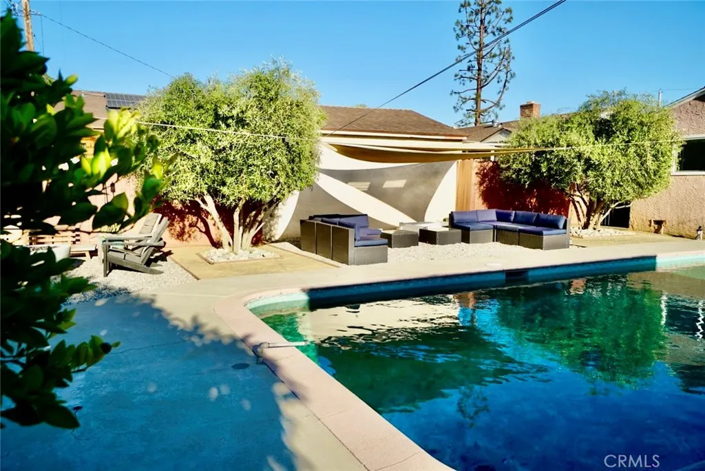 1131 E Larkwood