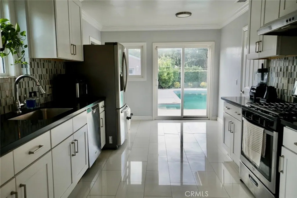1131 E Larkwood