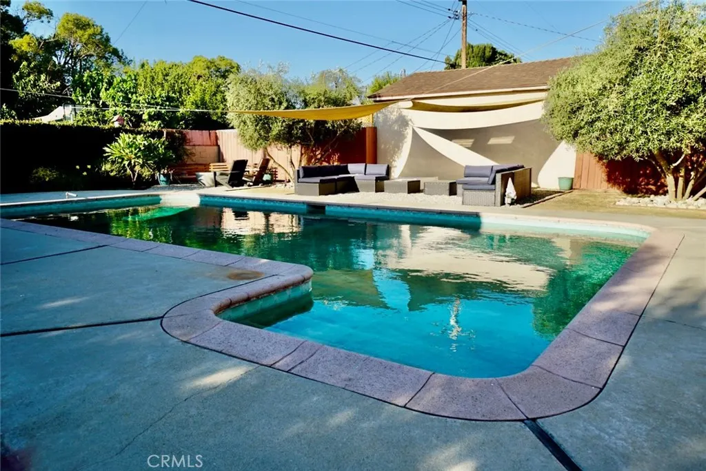 1131 E Larkwood