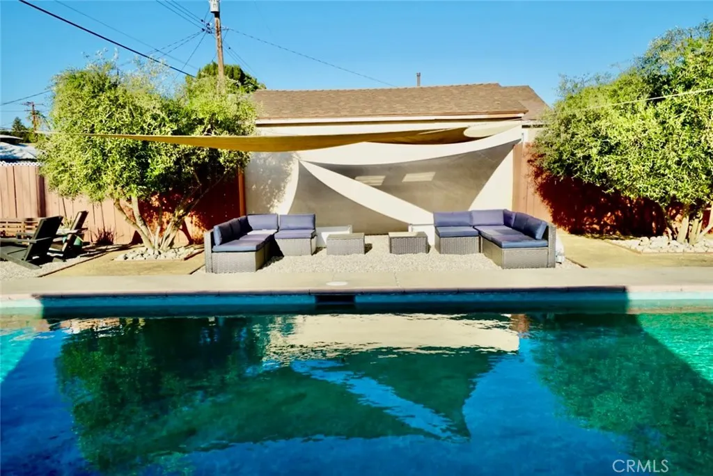 1131 E Larkwood