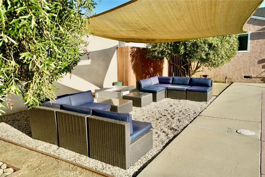 1131 E Larkwood