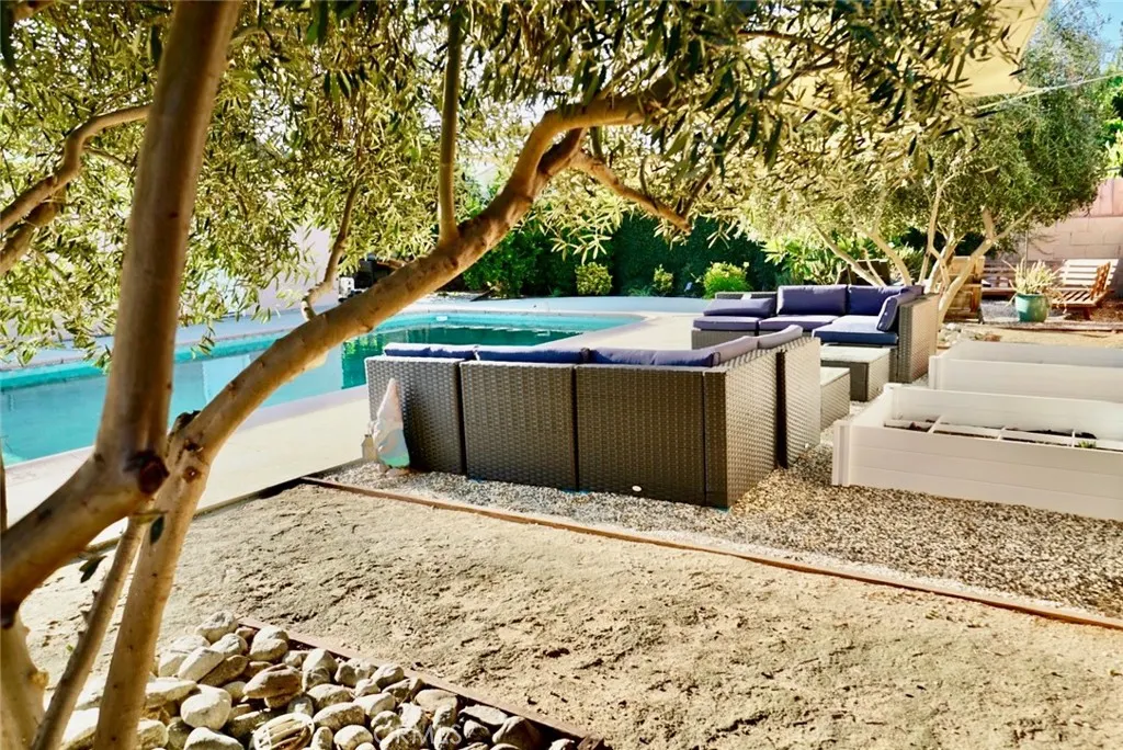 1131 E Larkwood