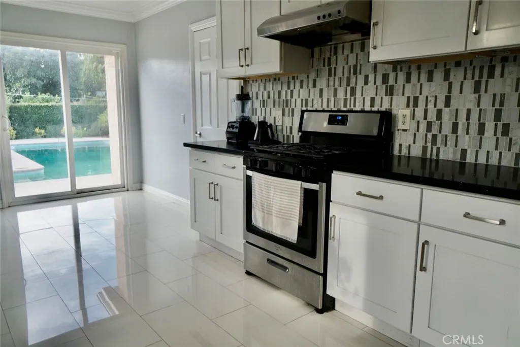 1131 E Larkwood