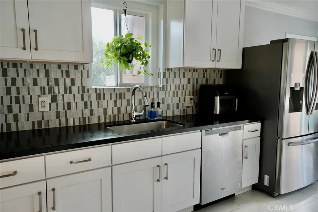 1131 E Larkwood