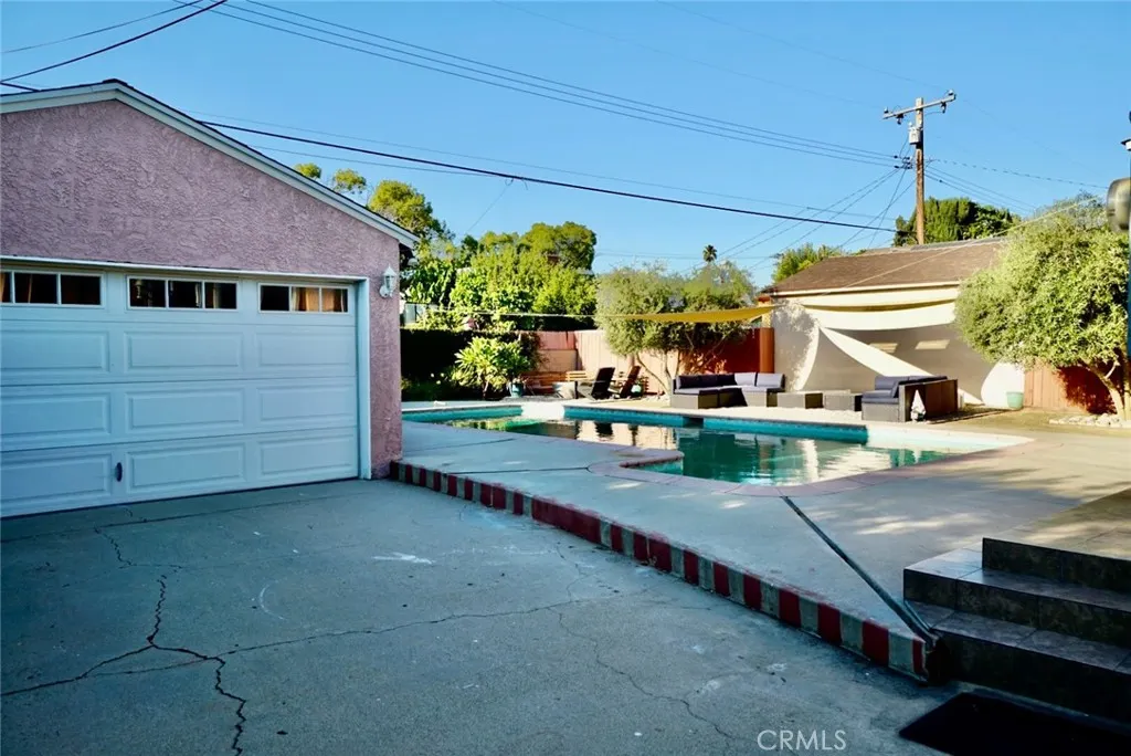 1131 E Larkwood