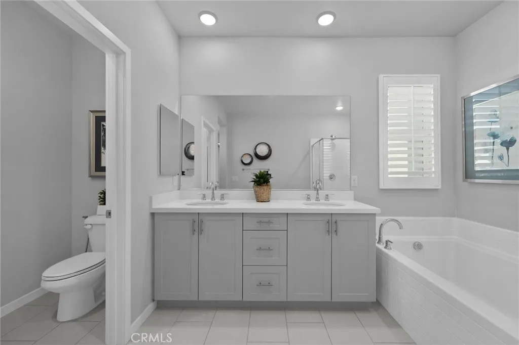 2621 E Clara Lane
