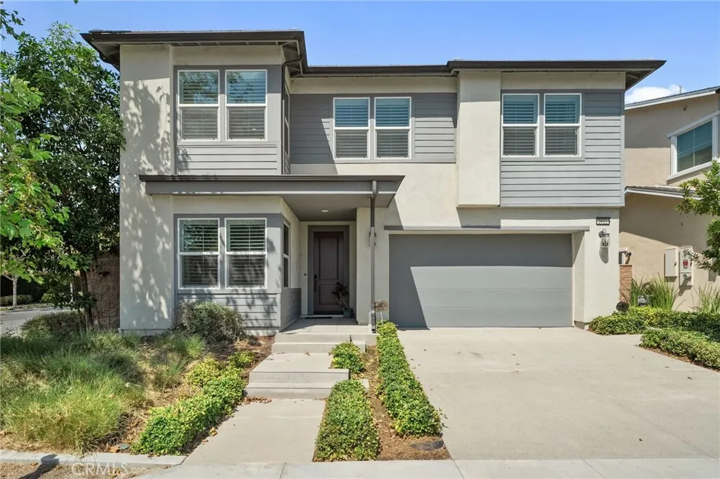 2621 E Clara Lane