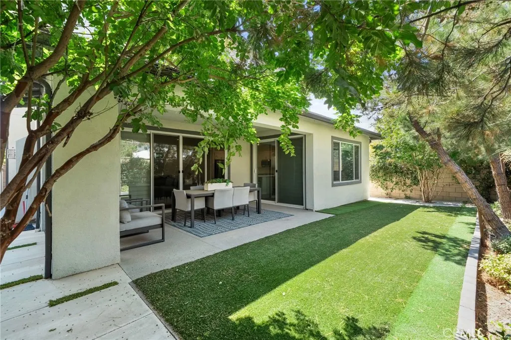 2621 E Clara Lane