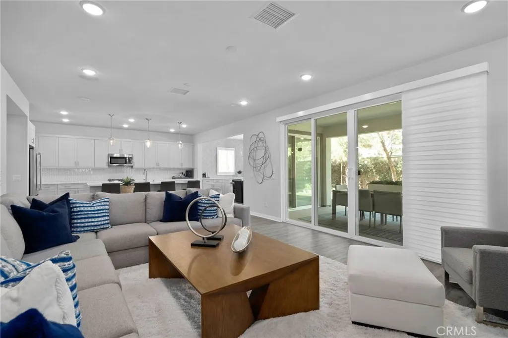 2621 E Clara Lane
