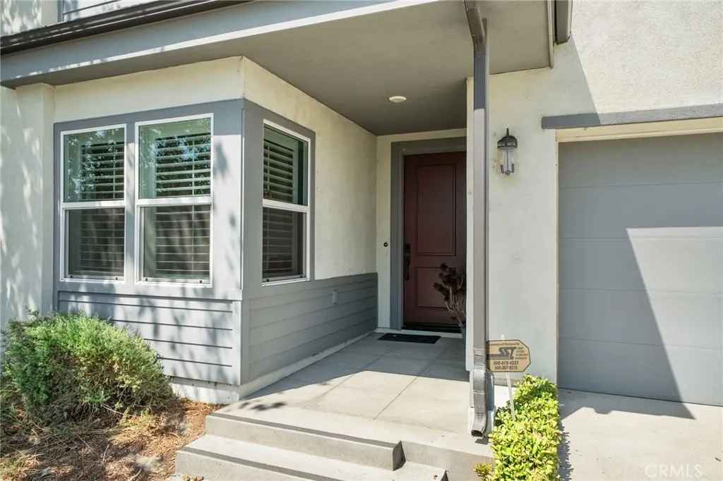 2621 E Clara Lane