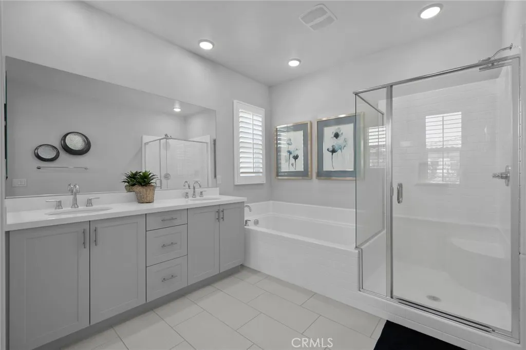 2621 E Clara Lane