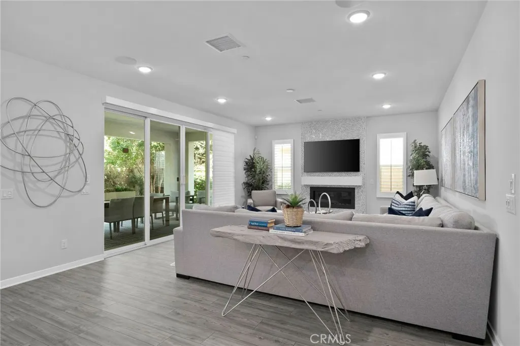 2621 E Clara Lane