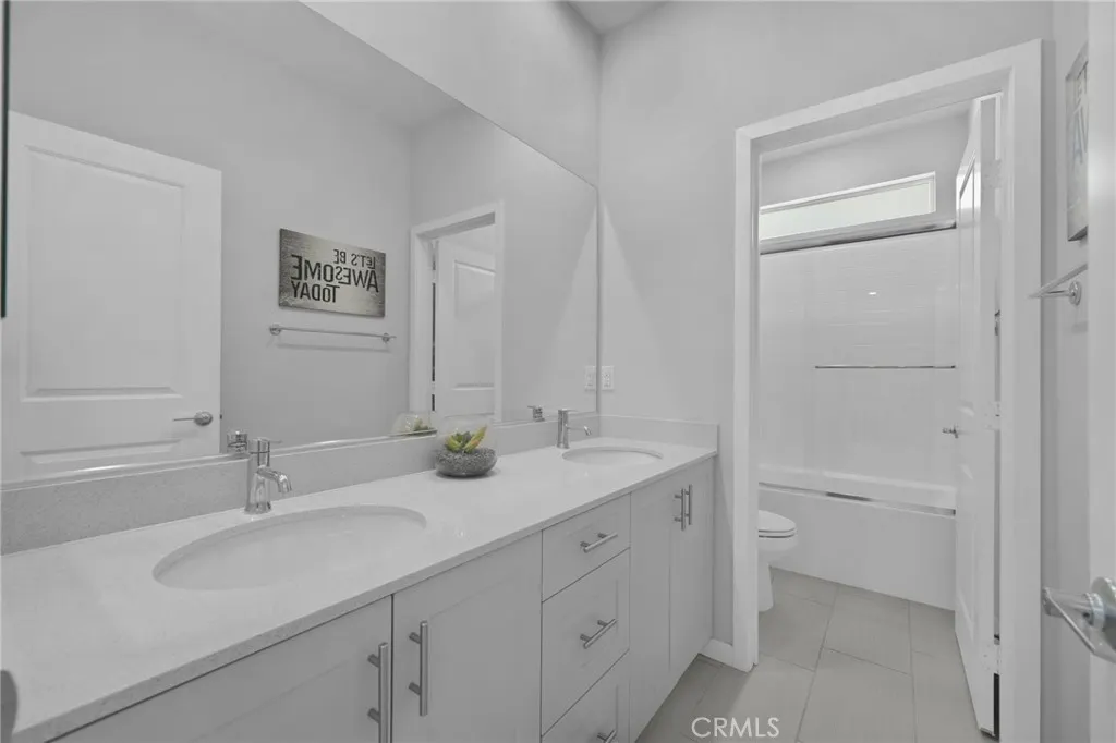 2621 E Clara Lane