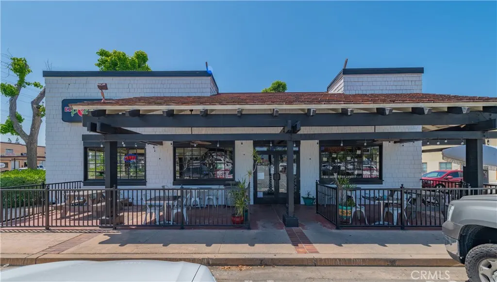 1319 N Grand Avenue