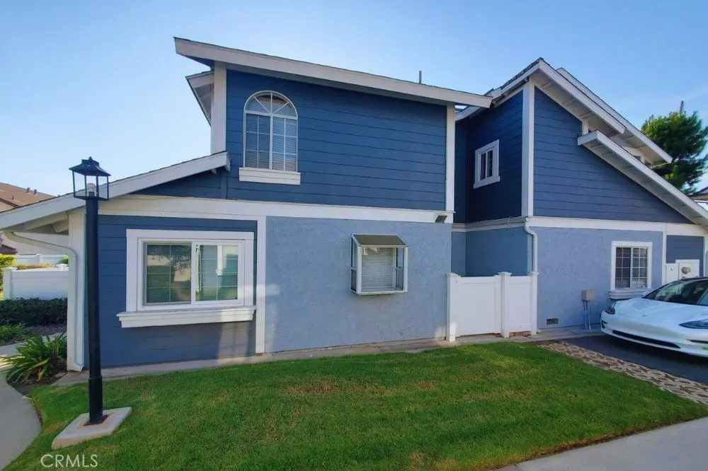 1182 N Sunflower Avenue