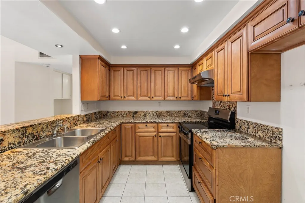 81 Carriage Way, #221