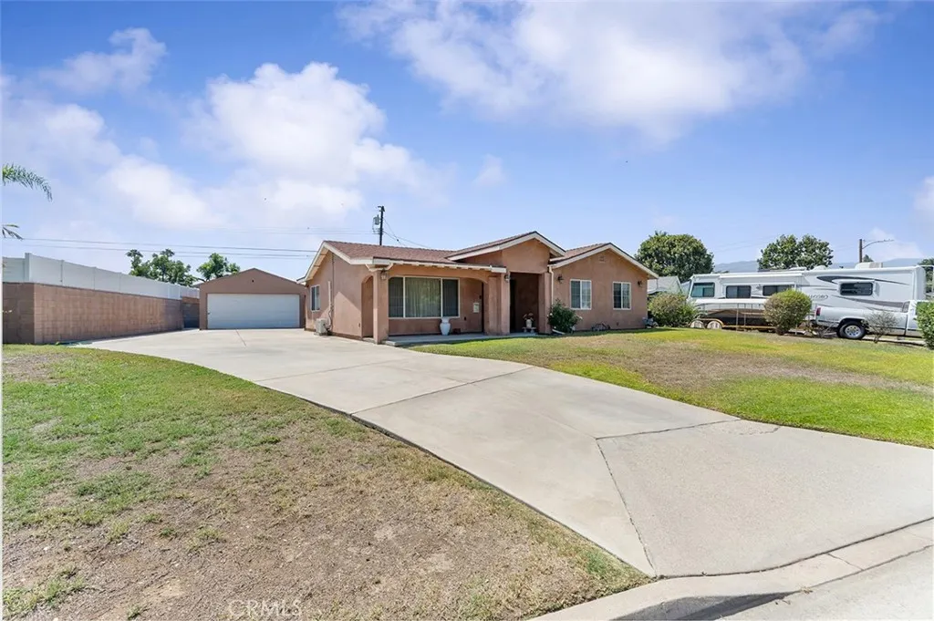 5441 N Calera Avenue