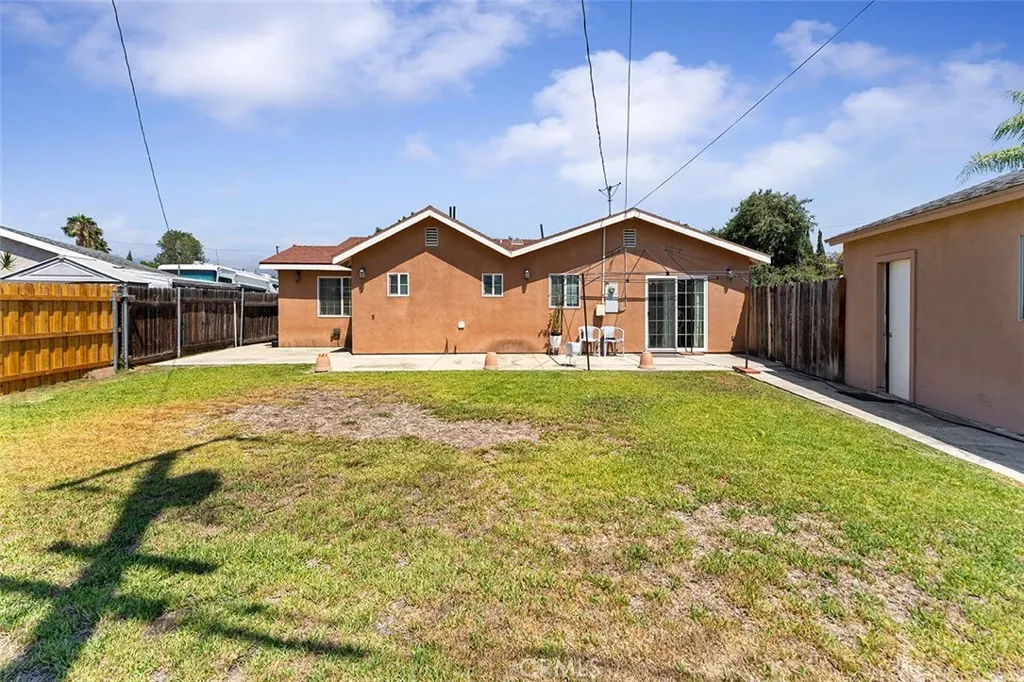 5441 N Calera Avenue