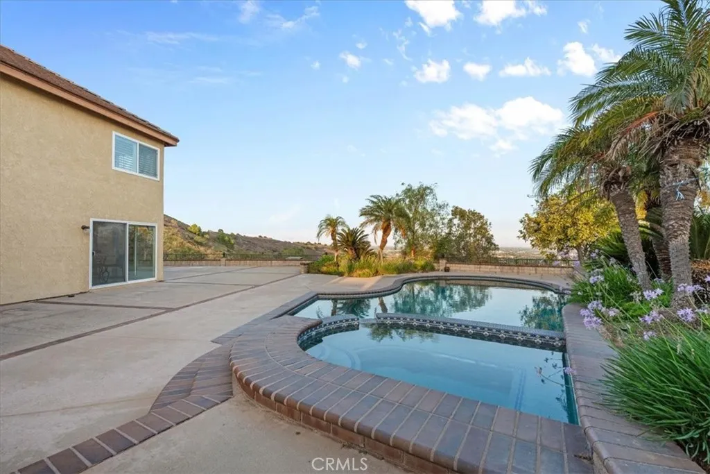 55 Los Coyotes Dr