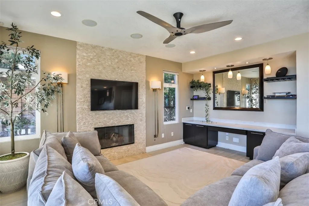 2231 Calle Margarita