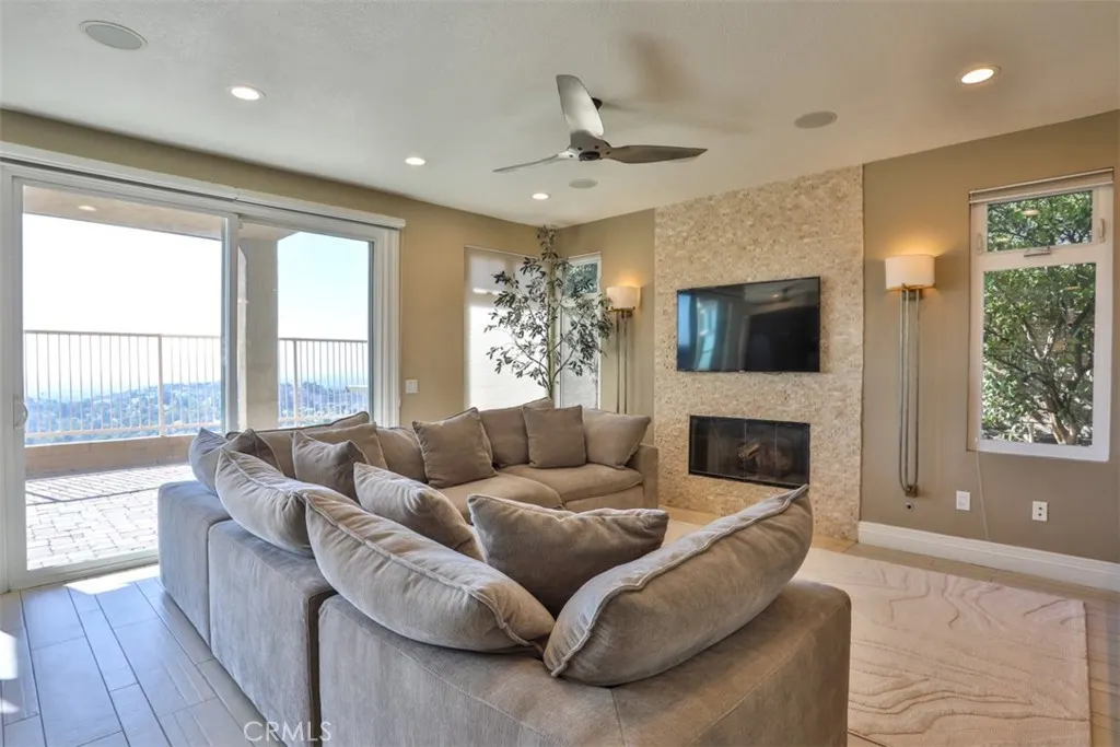 2231 Calle Margarita