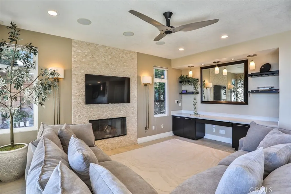 2231 Calle Margarita