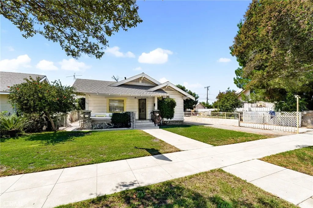 748 E Monterey Avenue