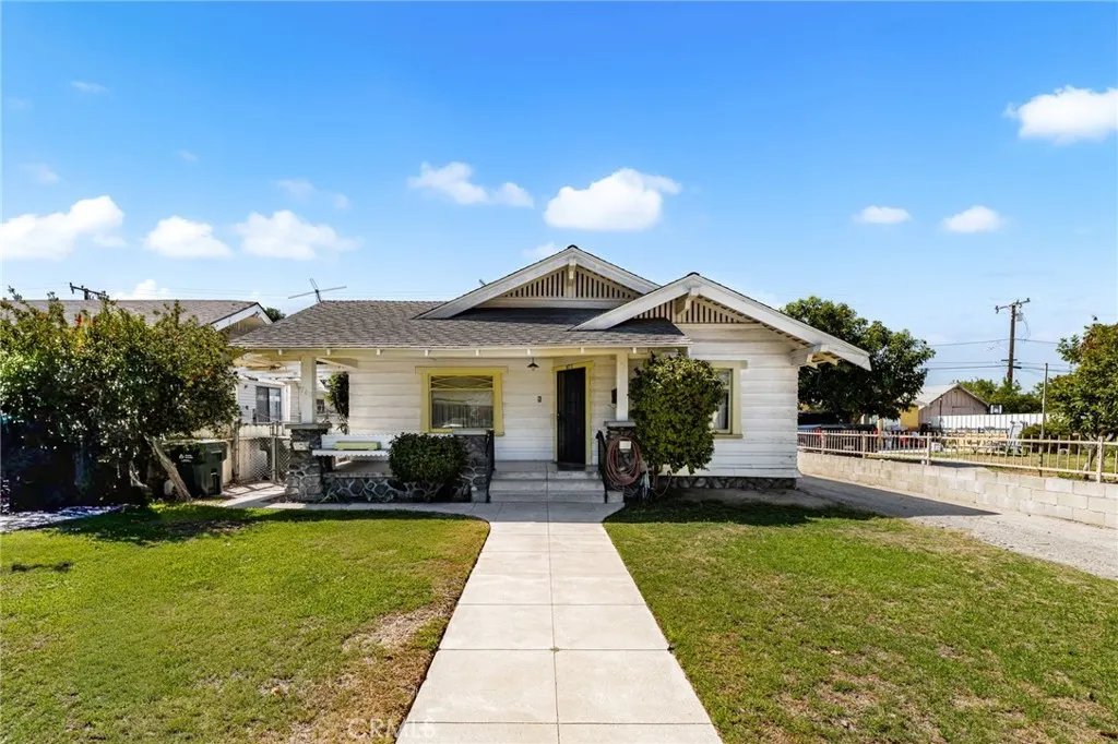 748 E Monterey Avenue