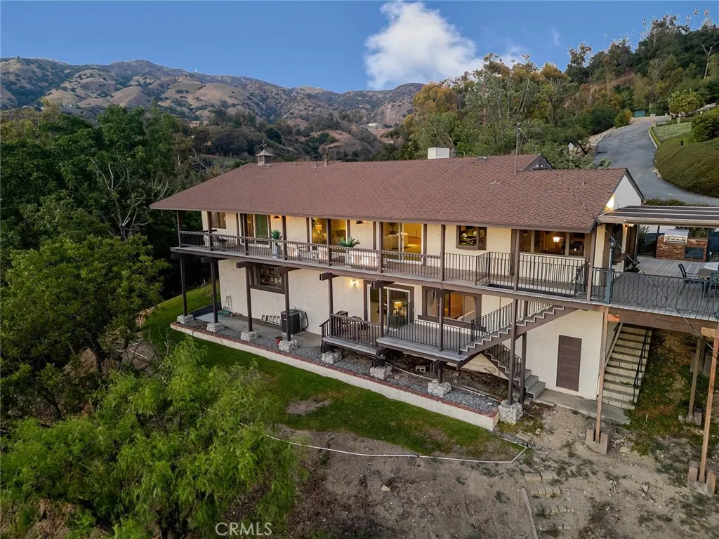 2425 E Wildwood Canyon Drive