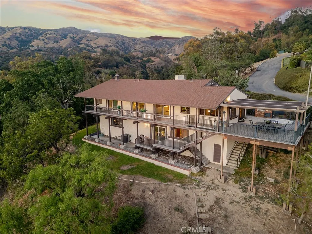 2425 E Wildwood Canyon Drive