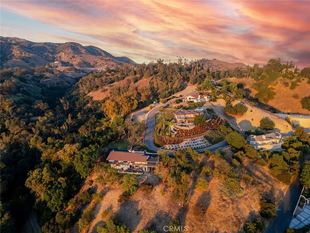 2425 E Wildwood Canyon Drive