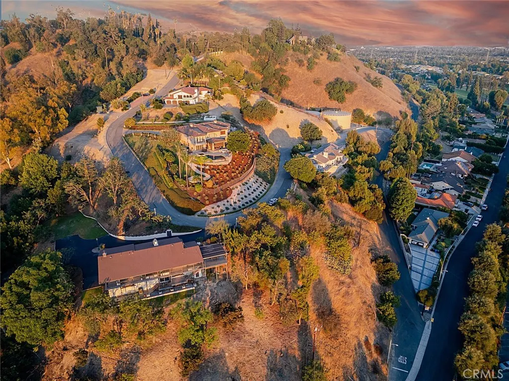 2425 E Wildwood Canyon Drive
