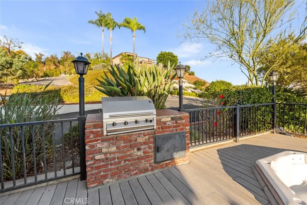 2425 E Wildwood Canyon Drive