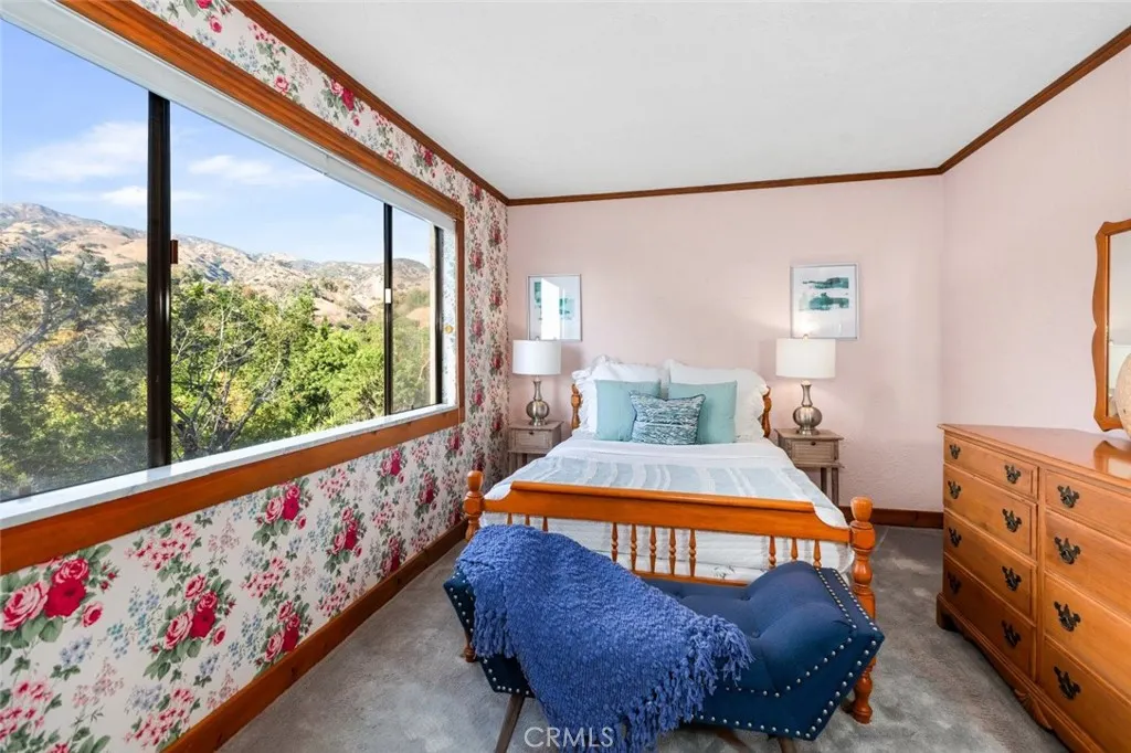 2425 E Wildwood Canyon Drive