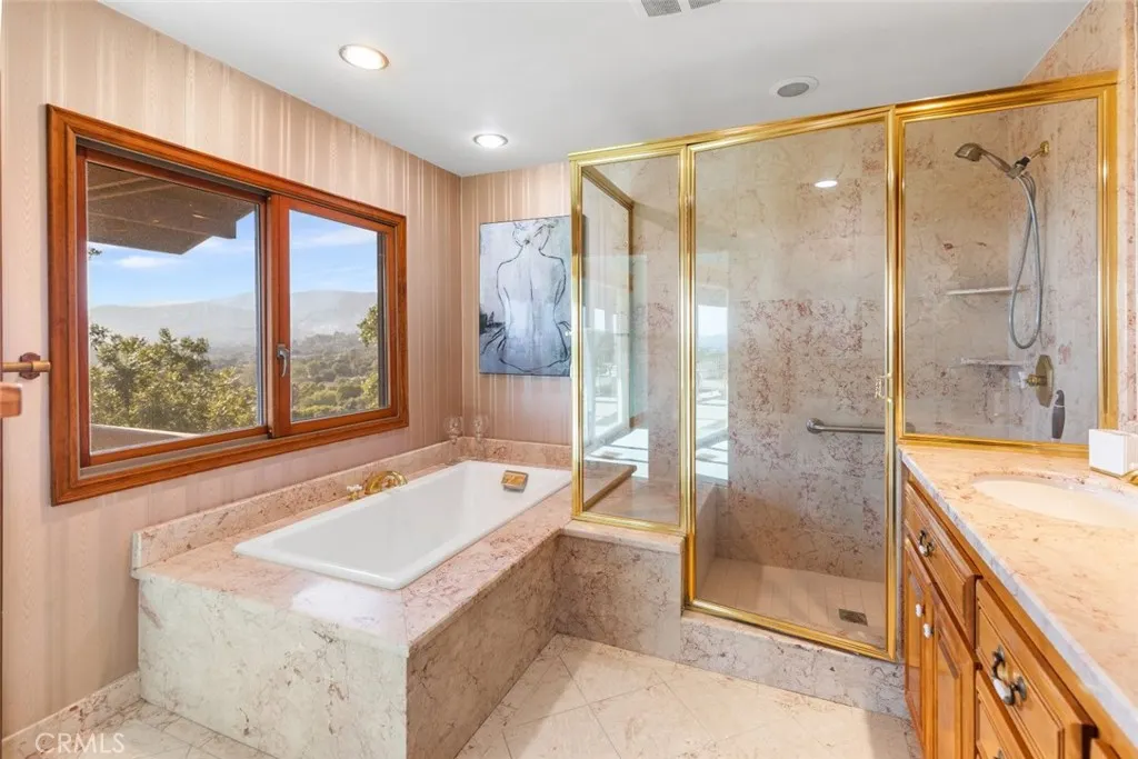 2425 E Wildwood Canyon Drive