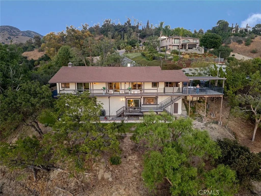 2425 E Wildwood Canyon Drive