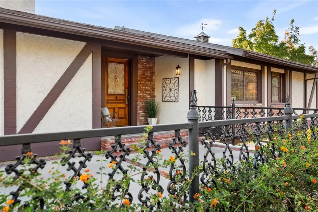 2425 E Wildwood Canyon Drive