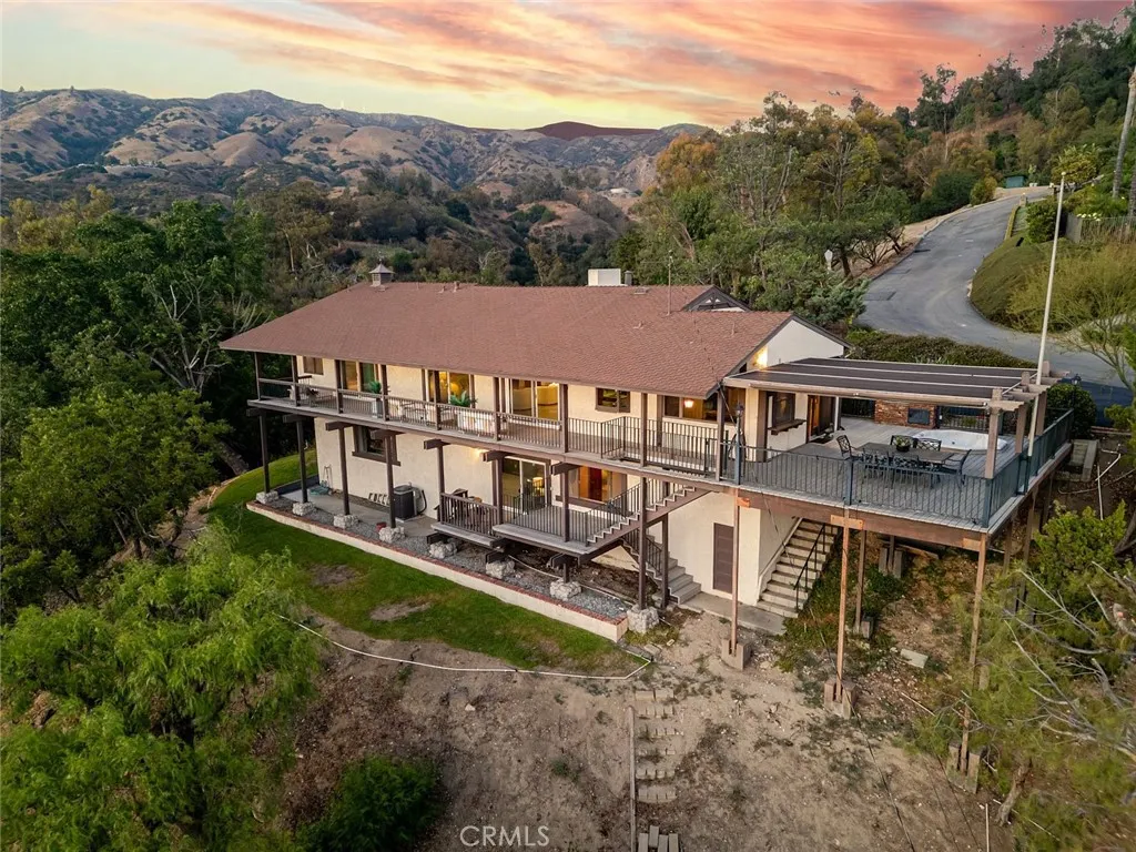 2425 E Wildwood Canyon Drive