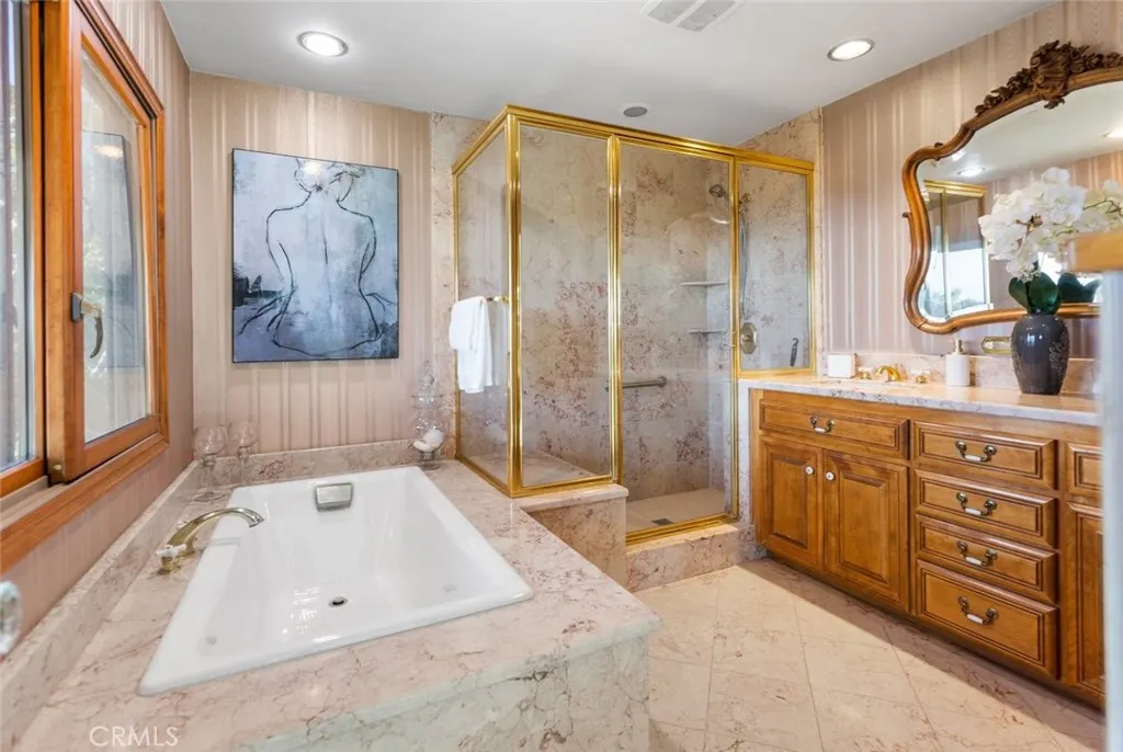 2425 E Wildwood Canyon Drive