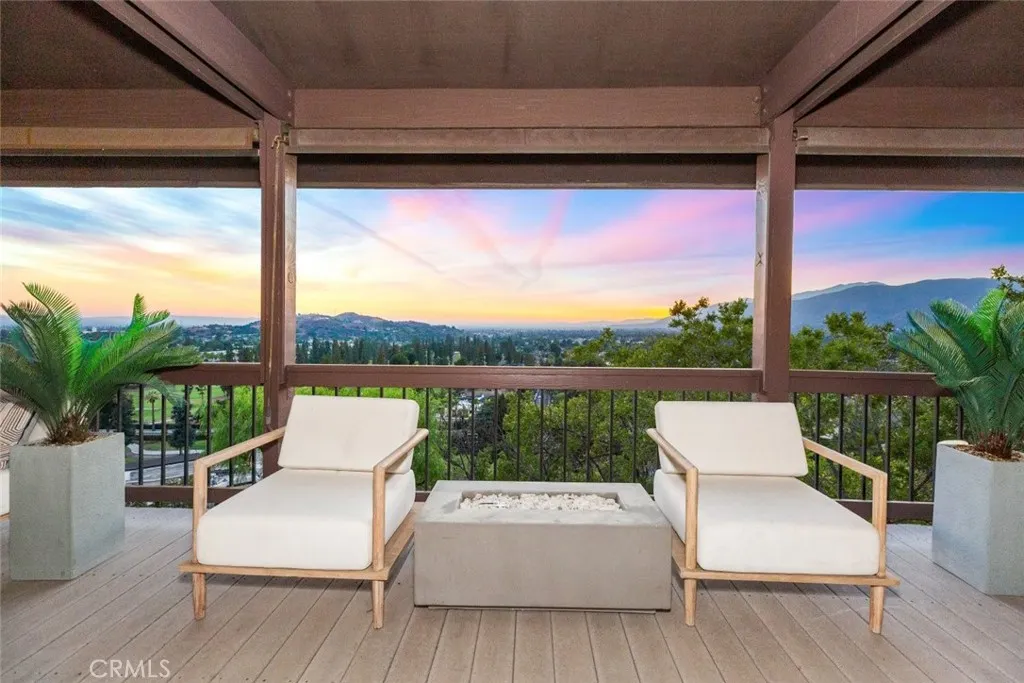 2425 E Wildwood Canyon Drive