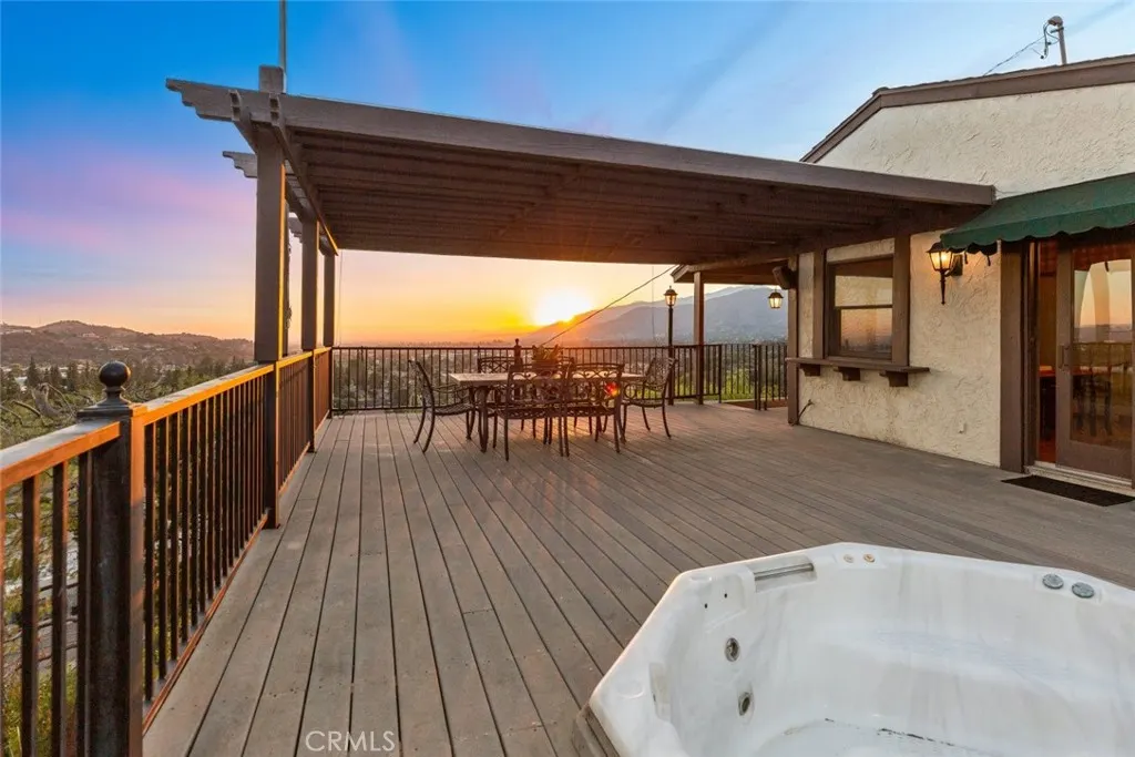 2425 E Wildwood Canyon Drive