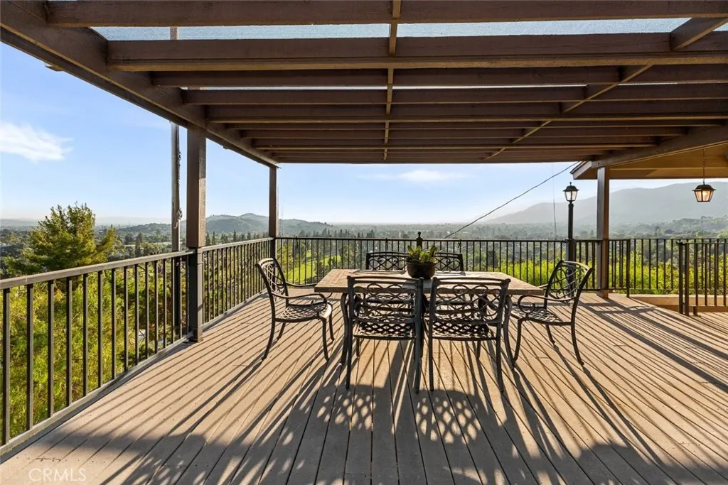 2425 E Wildwood Canyon Drive