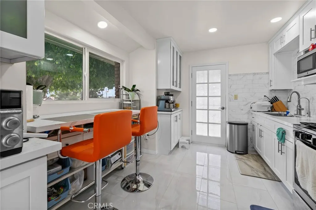 175 N San Gabriel Avenue