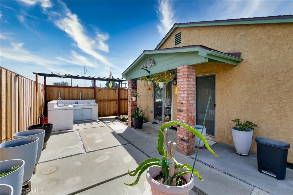 175 N San Gabriel Avenue